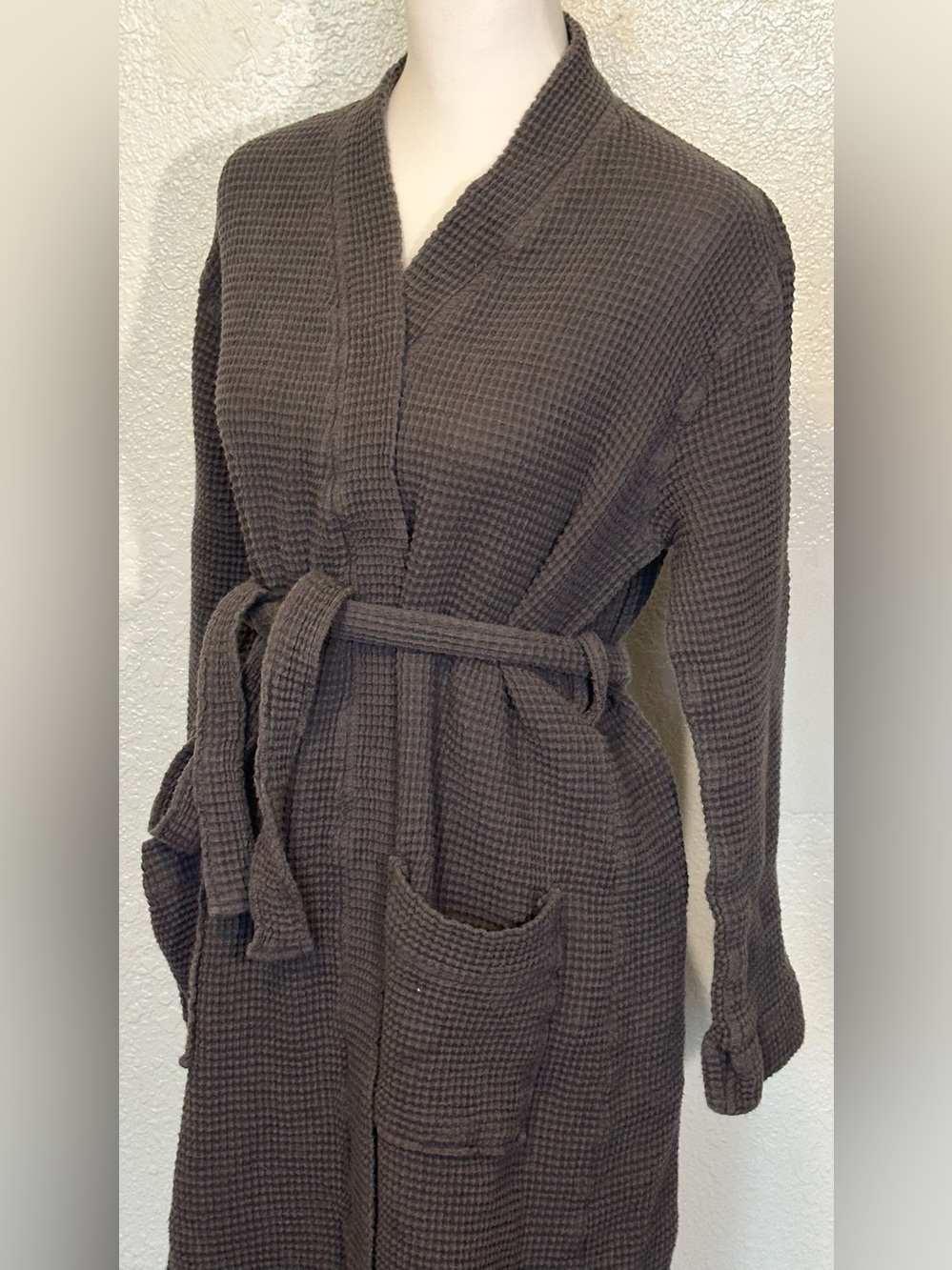 Coyuchi Waffle-Knit Mid Length Robe in Charcoal